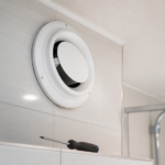 Bouche de VMC de salle de bain avec tournevis pour dépannage